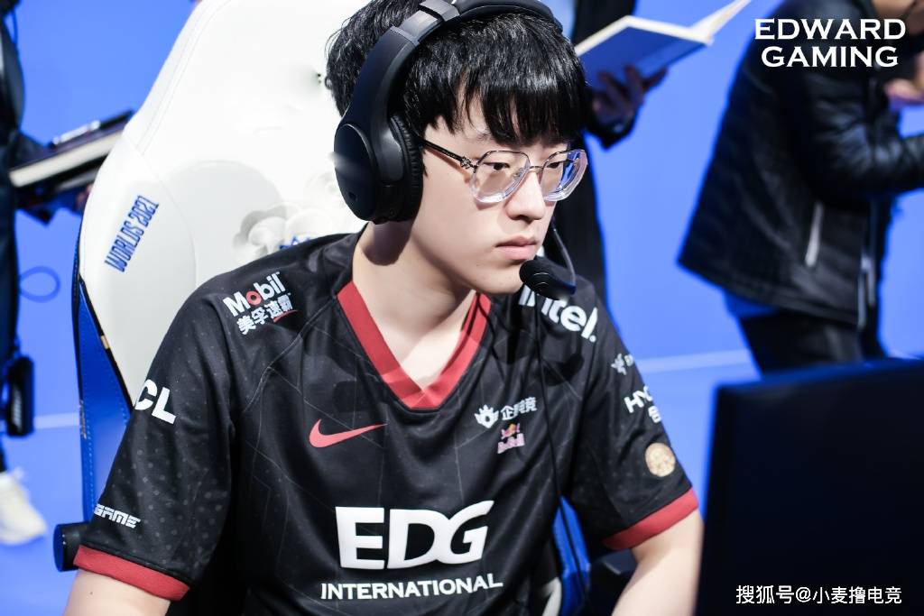 GEN鏖战TL，Scout极限生还后反打激烈交锋小组赛，让粉丝疯狂欢呼