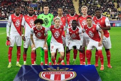 斯图加特客场惨败，球队士气低迷难以扭转局面，振奋人心